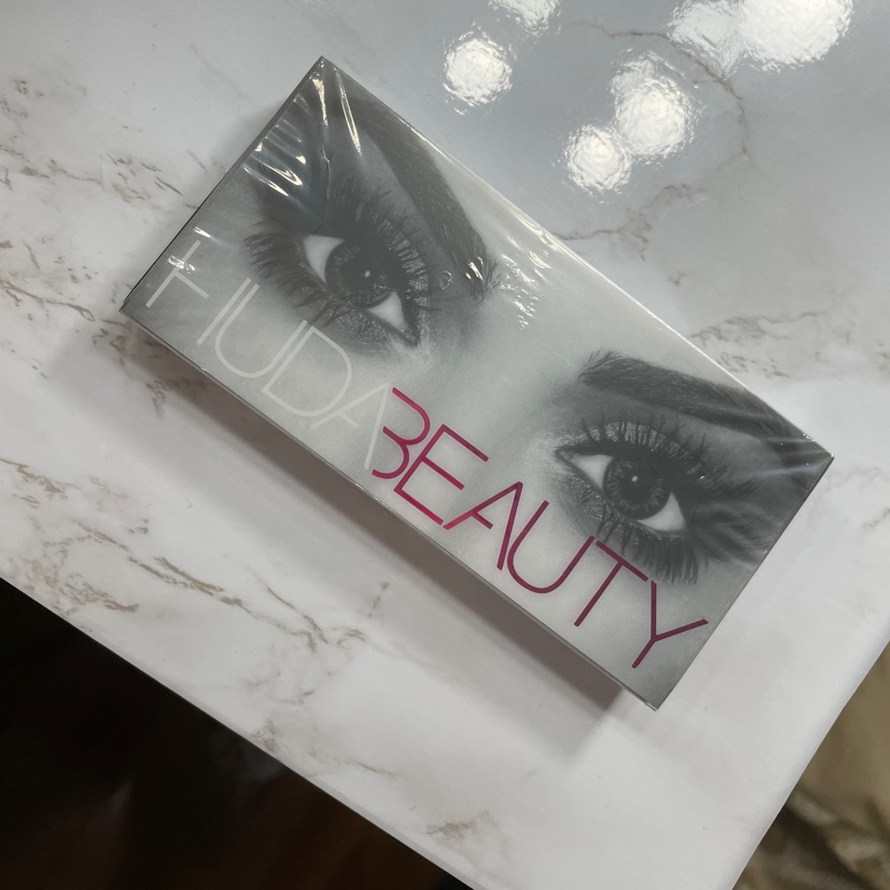 HUDA BEAUTY EYE LASHES